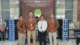 Tim TV 3 INDONESIA, dengan Humas Pengadilan Negeri Medan.
