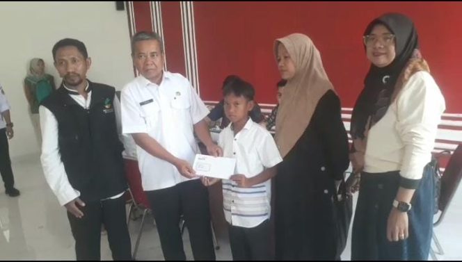 
 Bantuan Sosial ATENSI YAPI kepada 95 orang anak yatim dari 9 desa di Tanjungsari