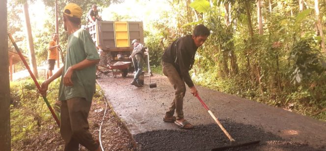 
 Pemdes Tanjungsari realisasikan pembangunan Insfrastruktur Jalan Desa melalui DD Tahapan II