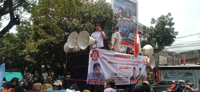 
 Aksi unjuk rasa di Perumda Pasar Kota Bandung