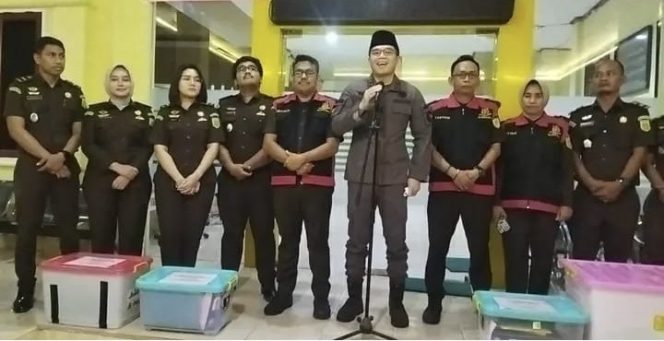 
 Dugaan Korupsi Proyek Stadion Motewe : Kejari Muna Geledah 3 OPD